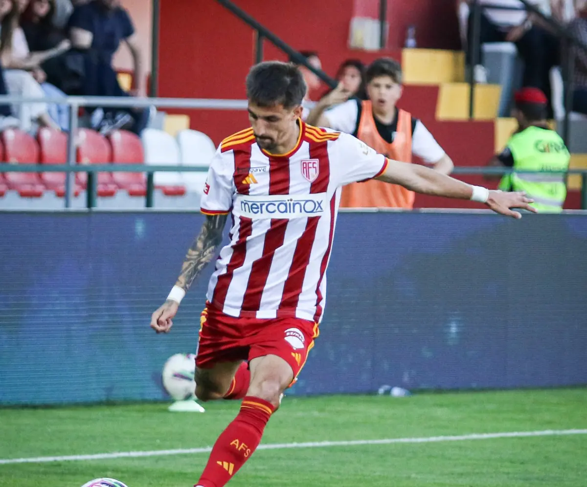 Imagem de contexto do artigo "Em 2017/18 surgiu a Juventus, mas disseram-me que Pinto da Costa não me deixava sair"