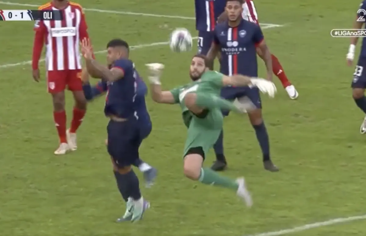 Imagem de contexto do artigo Trigueira fez de avançado e ia marcando de forma acrobática. Veja o lance