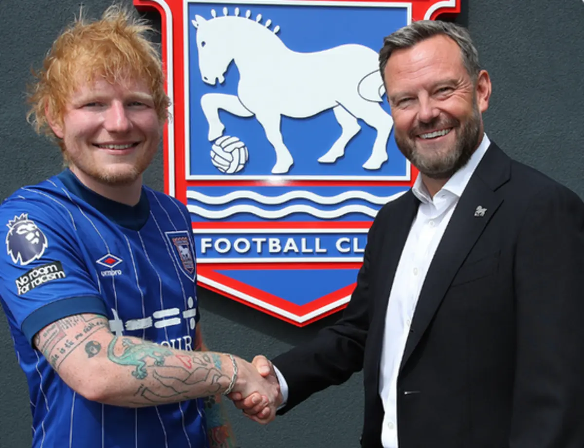 Imagem de contexto do artigo Ed Sheeran compra ações do Ipswich Town: "Não me venham com sugestões de contratações ou táticas!"