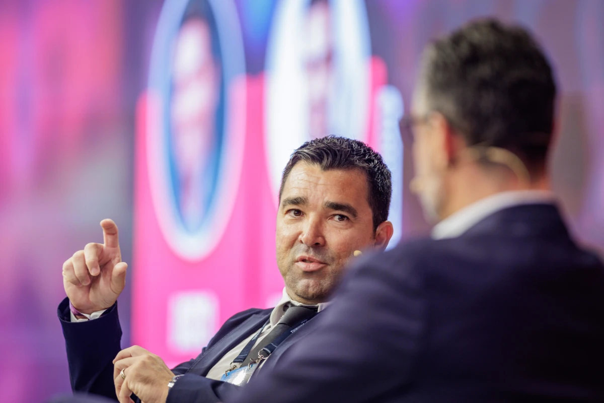 Imagem de contexto do artigo "Não preciso de dar nenhum conselho sobre jogadores portugueses ao Deco"