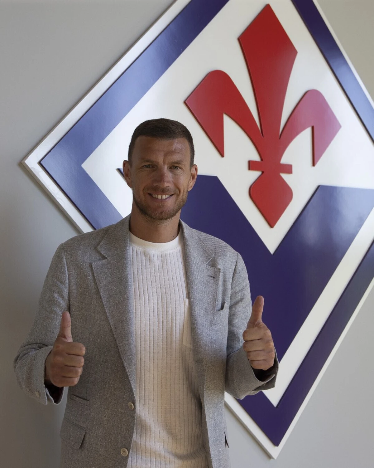 Imagem de contexto do artigo Oficial: Dzeko volta a Itália pela porta da Fiorentina