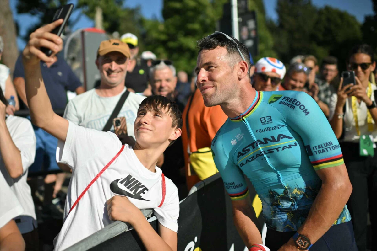 Mark Cavendish (créditos: Marco BERTORELLO / AFP)