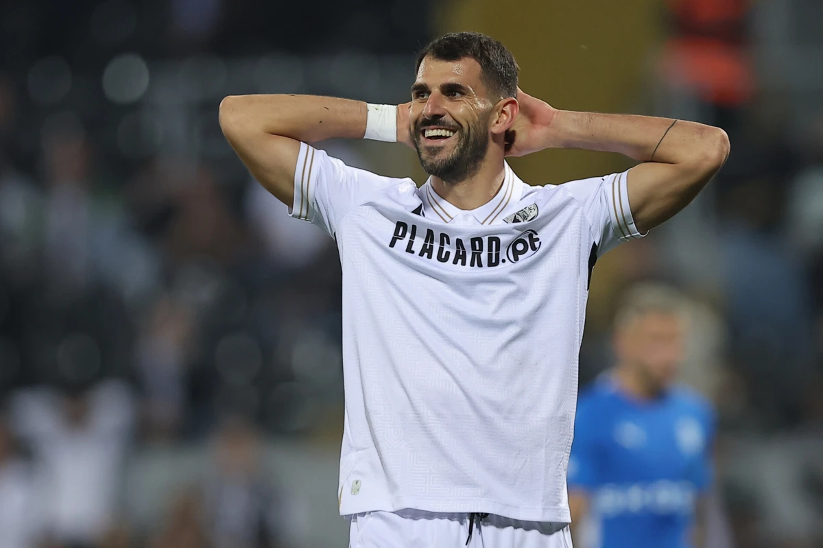 SAD do Vitória satisfeita com rendimento de Nélson Oliveira e restantes avançados (Créditos: Miguel Pereira/Global Imagens)