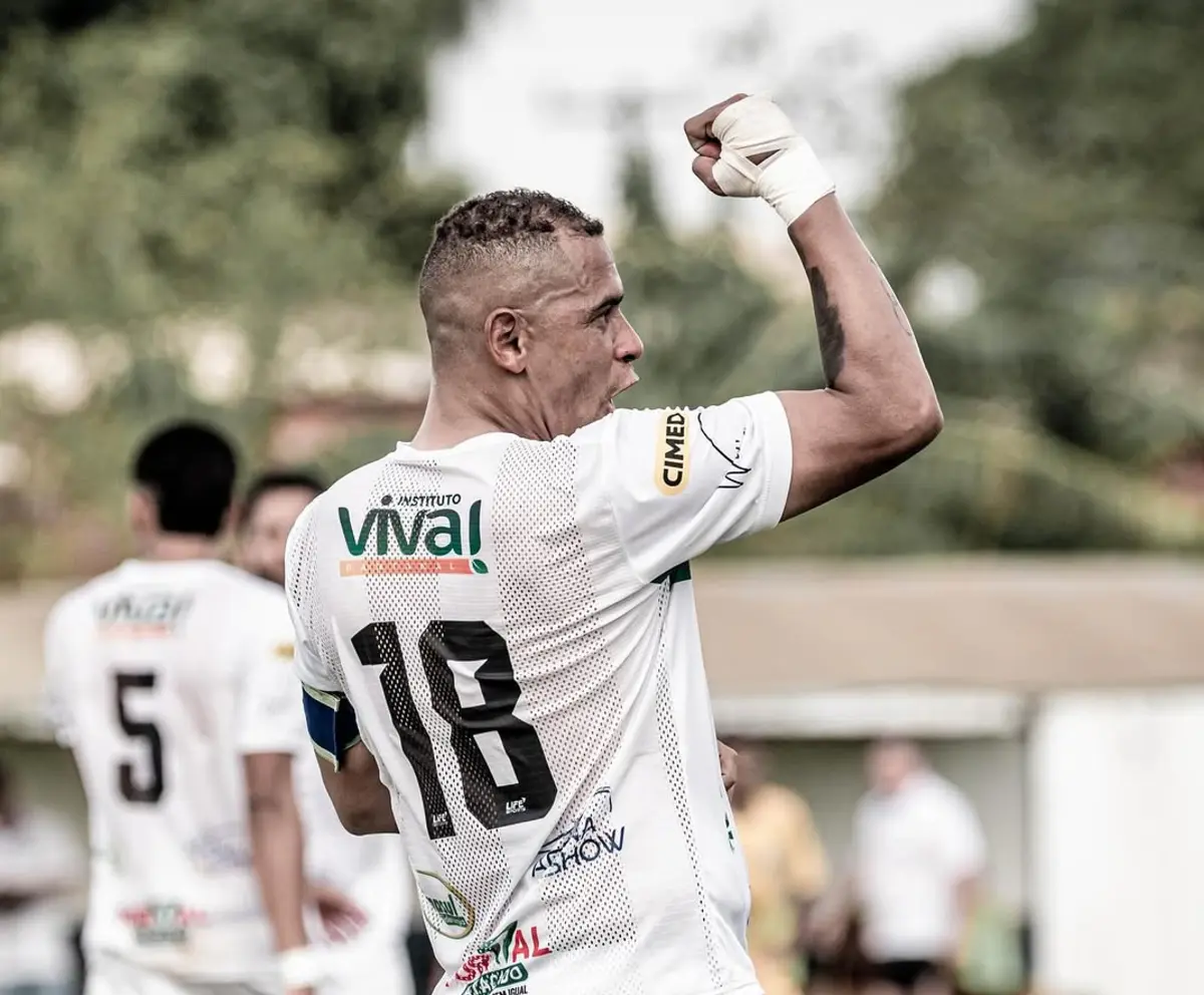 Imagem de contexto do artigo Walter troca de clube novamente: é o 24.º enquanto sénior