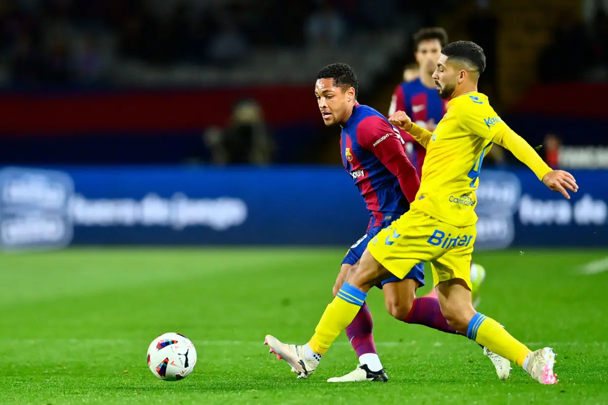 Vítor Roque com a camisola do Barcelona (Créditos: AFP)