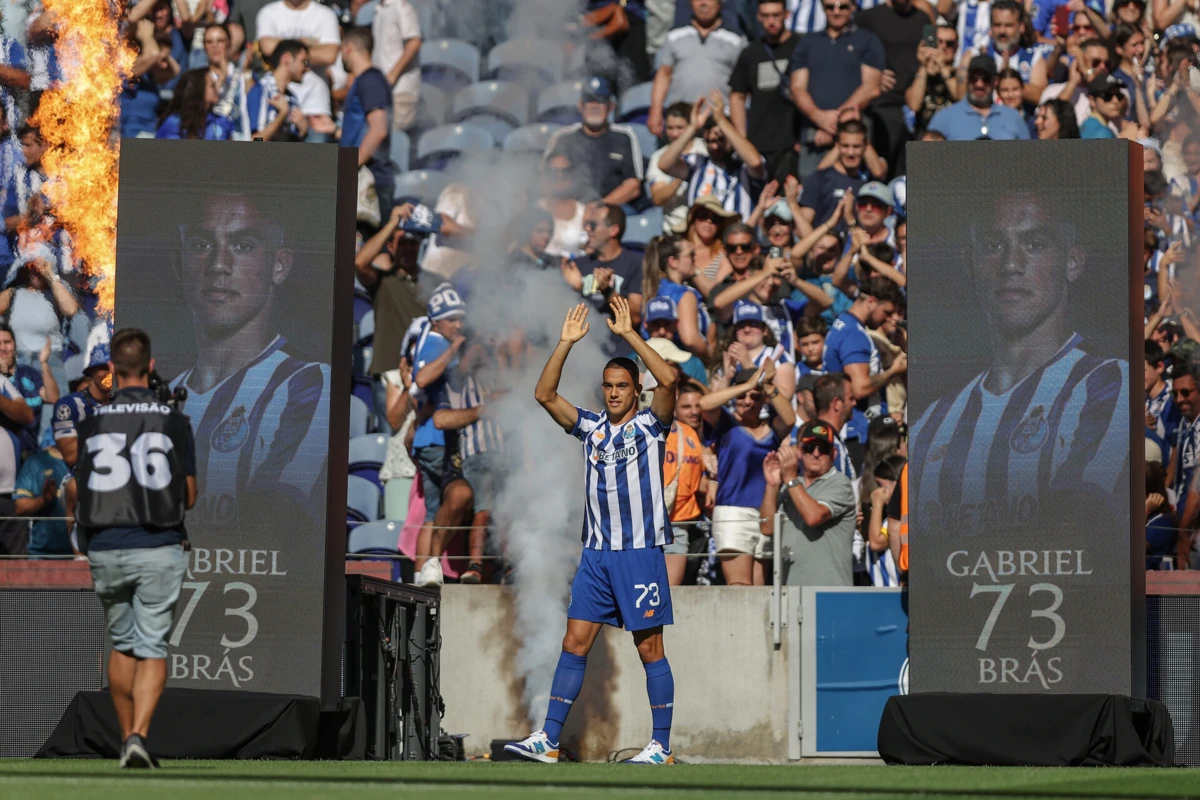 Imagem de contexto do artigo Gabriel Brás e outros centrais de futuro "lapidados" no Olival