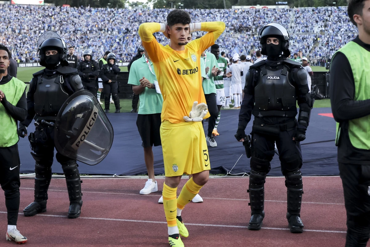 Imagem de contexto do artigo Estrela da Amadora ganha a corrida por Diogo Pinto, guarda-redes do Sporting