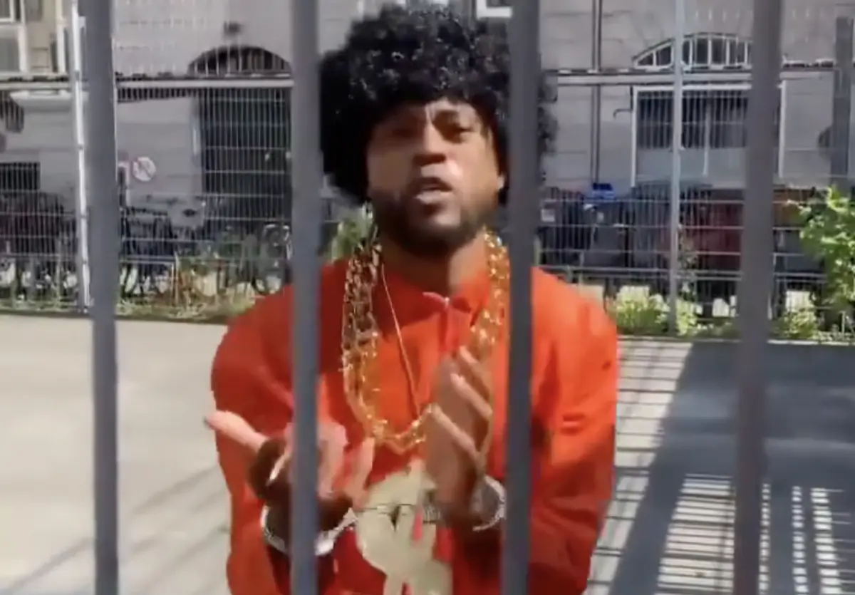 Imagem de contexto do artigo Evra ironiza em vídeo após condenação: "Vejam como me diverti na prisão"