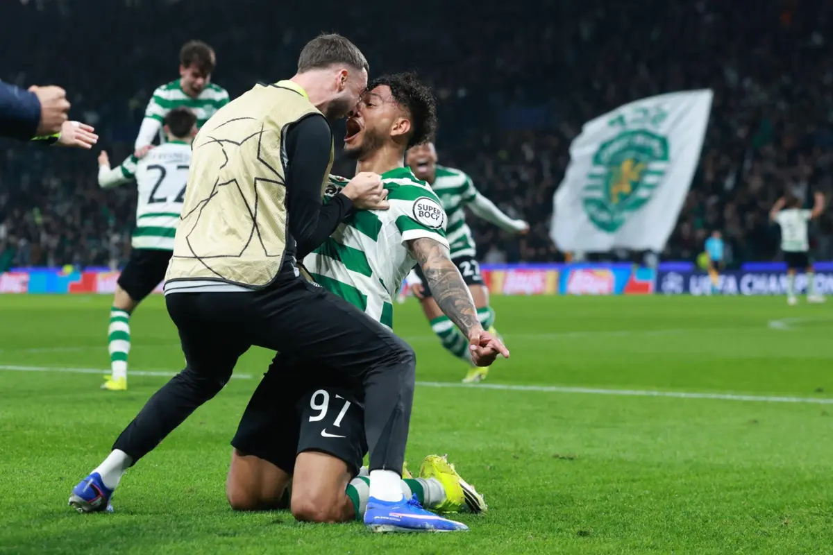 Luis Suárez bisou frente ao PSG