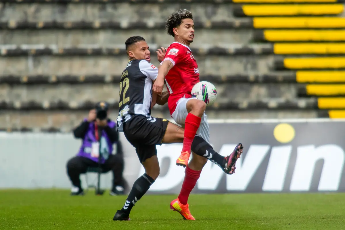 Gustavo Garcia com a camisola do Nacional