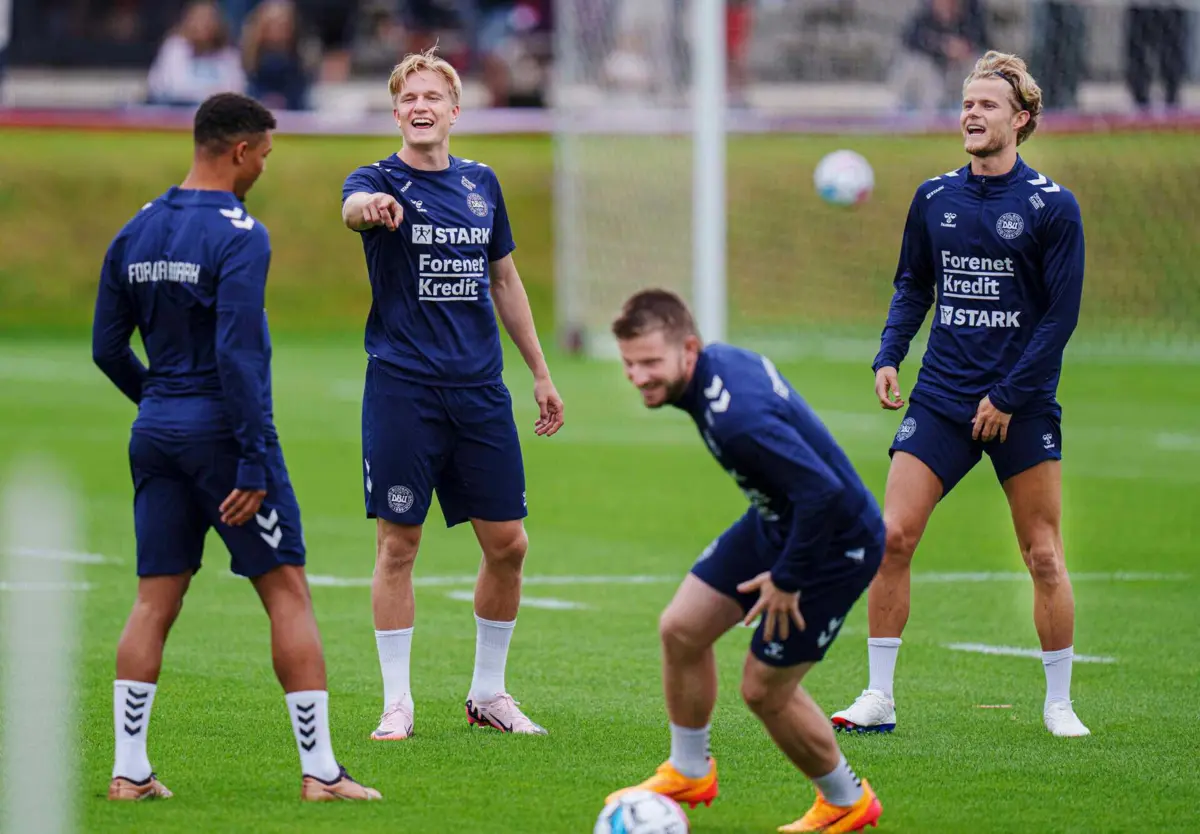 Bah e Hjulmand em treino da Dinamarca (créditos: AFP)