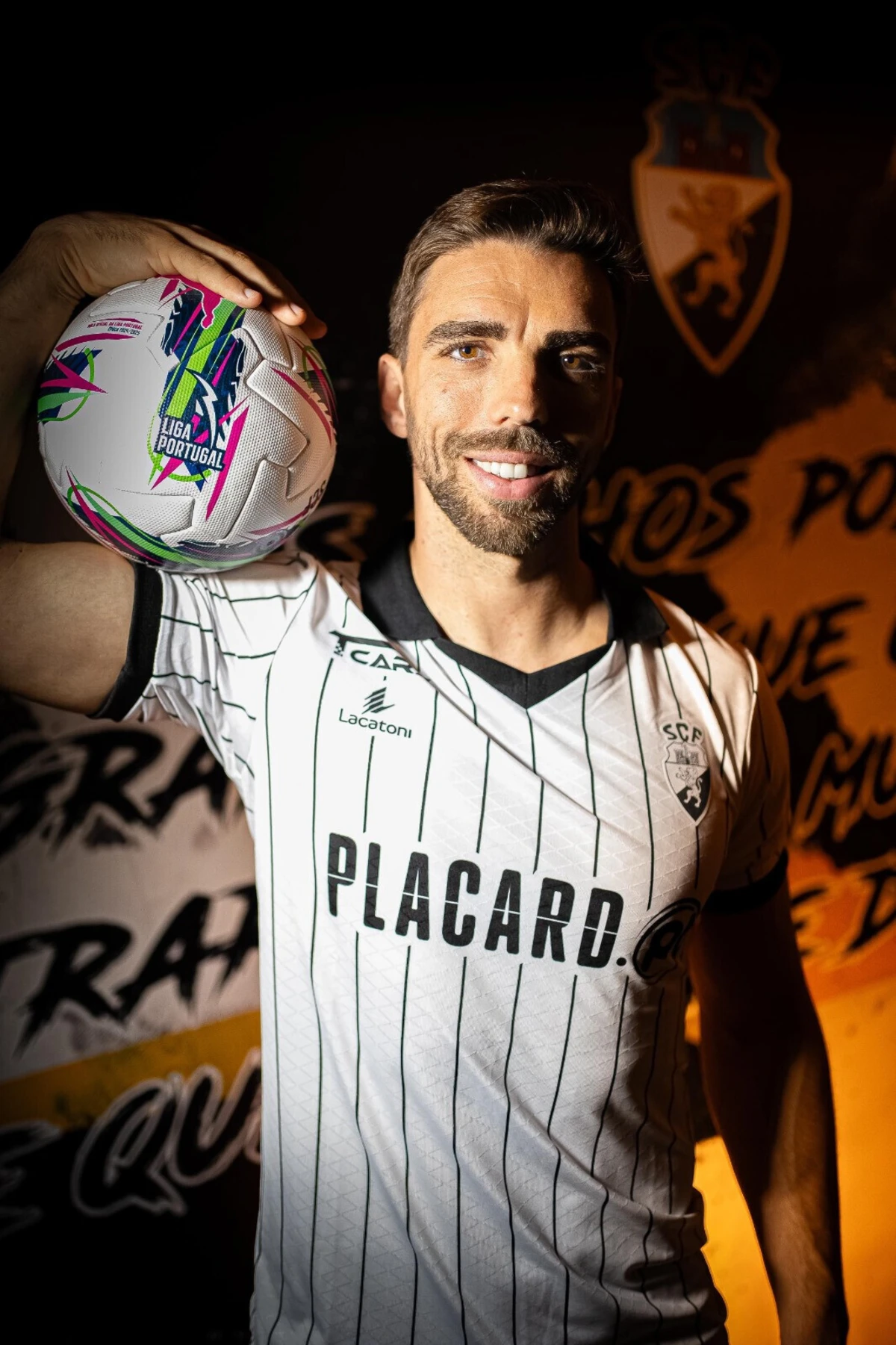 Imagem de contexto do artigo Tomané reforça o ataque do Farense