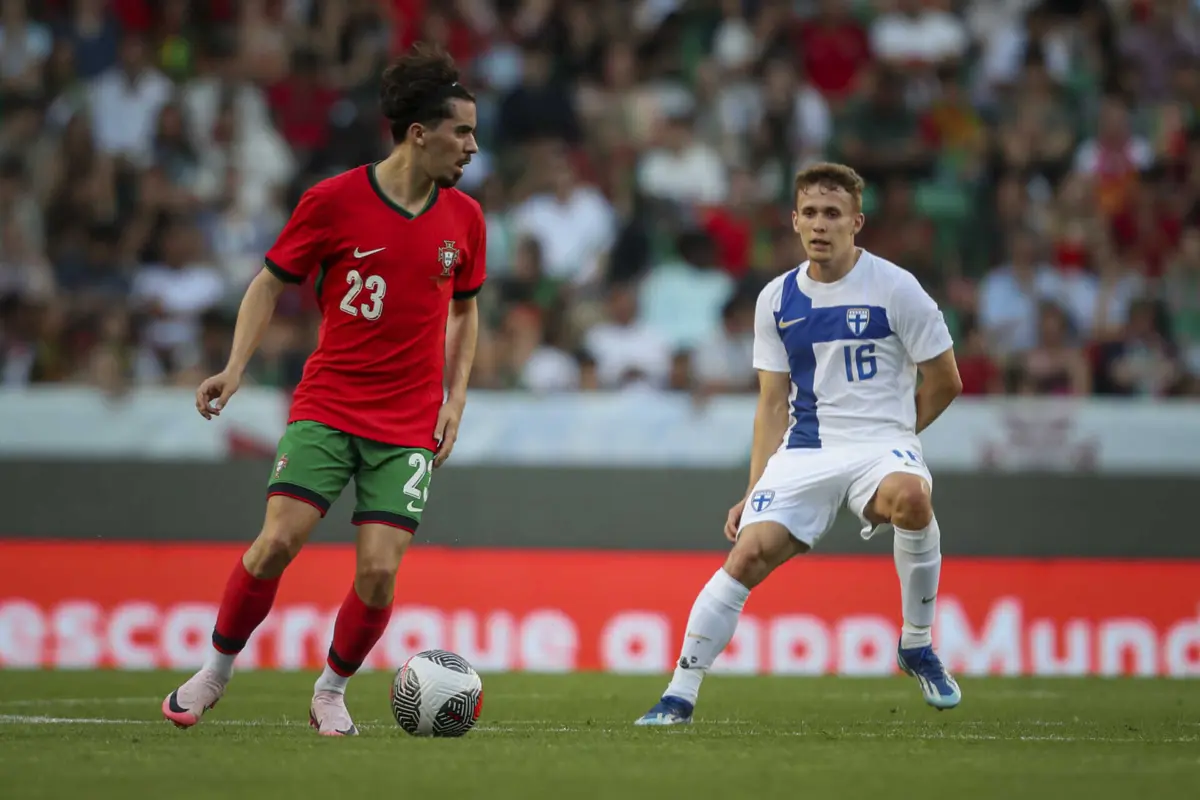 Vitinha com a bola (créditos: Pedro Rocha/Global Imagens)