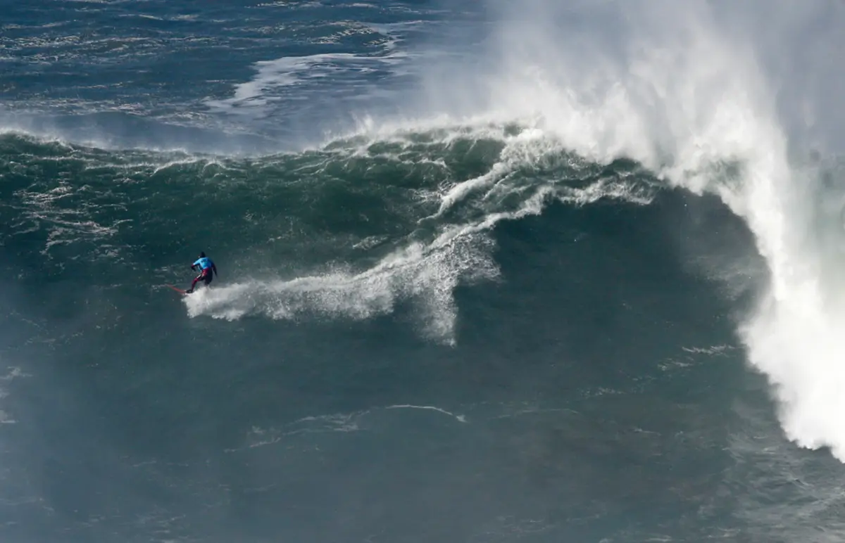 Prova de ondas gigantes na Nazaré