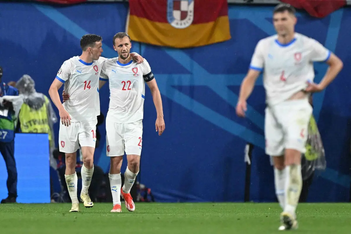 Provod, na ponta esquerda (créditos: AFP)