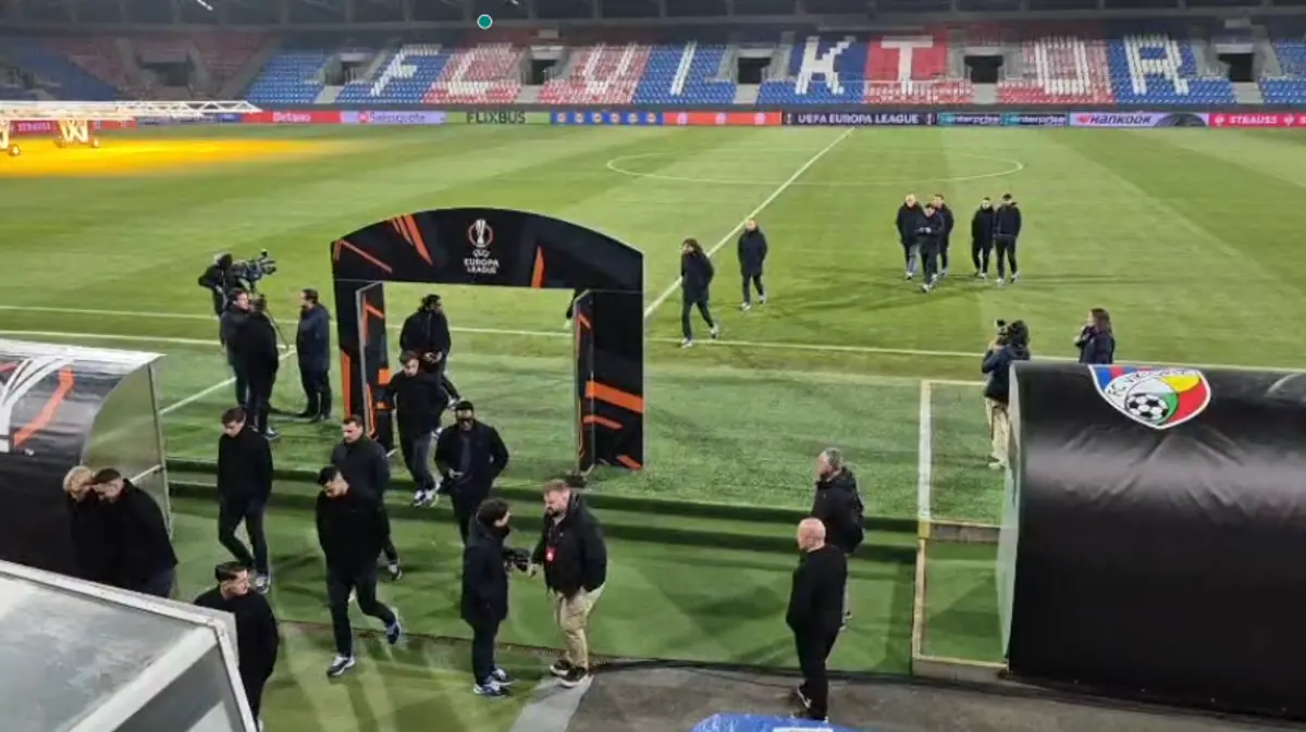 Imagem de contexto do artigo Sorrisos, boa disposição e os óculos de Samu: FC Porto pisa o palco do Plzen