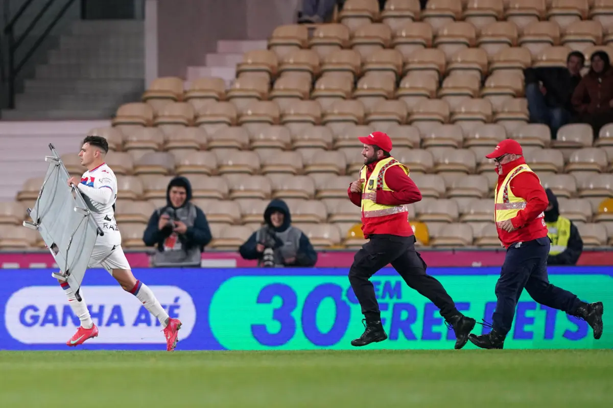 Jogador do Gil Vicente tirou maca aos bombeiros