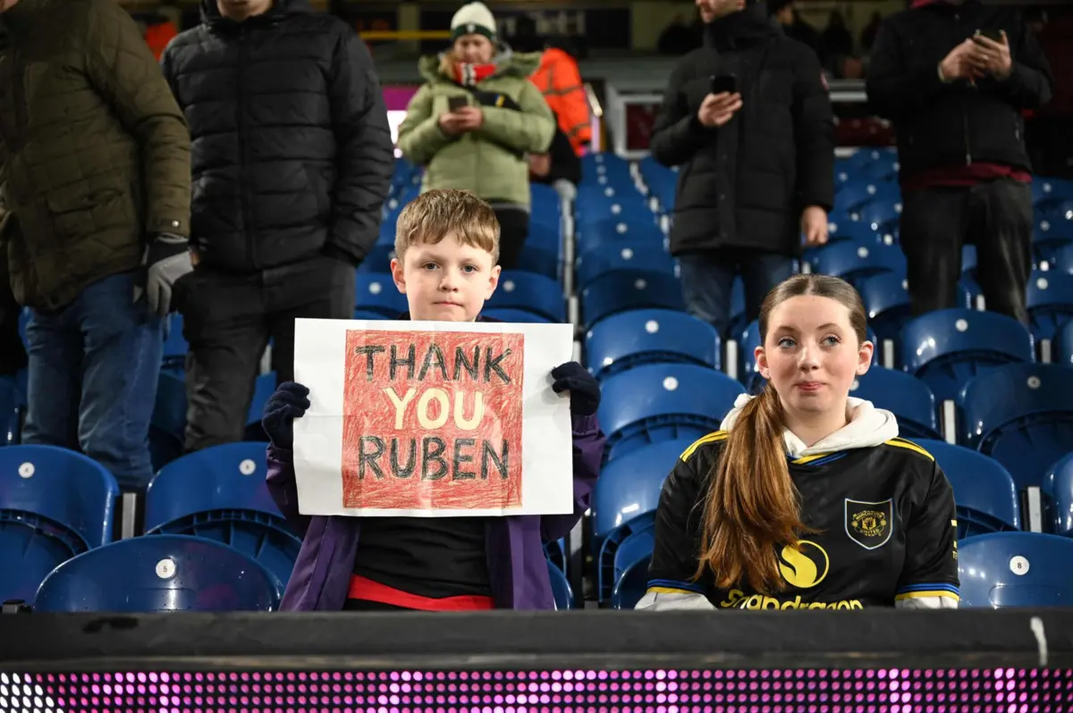 Imagem de contexto do artigo Jovem adepto do Manchester United levou cartaz para agradecer a Rúben Amorim