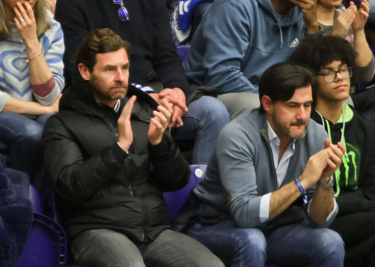 André Villas-Boas, à esquerda (Créditos: José Carmo / Global Imagens)