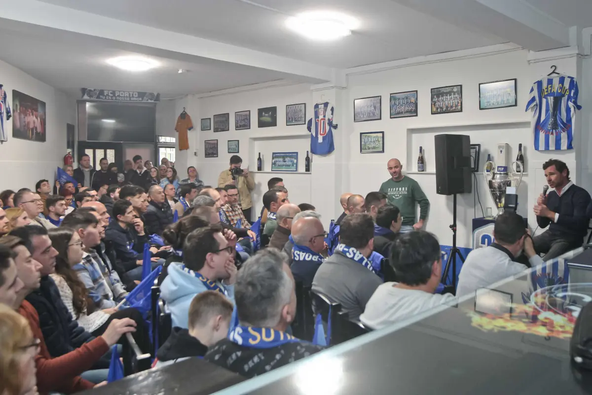 Imagem de contexto do artigo Abraços, beijos e autógrafos: a chegada de Villas-Boas à Casa dos Dragões de Fiães