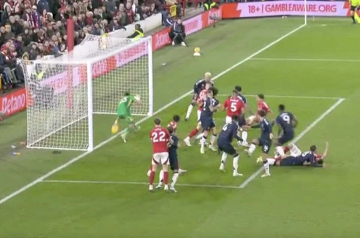 Imagem de contexto do artigo Nottingham Forest-Aston Villa: instinto, reflexos e uma defesa incrível de Emiliano Martínez