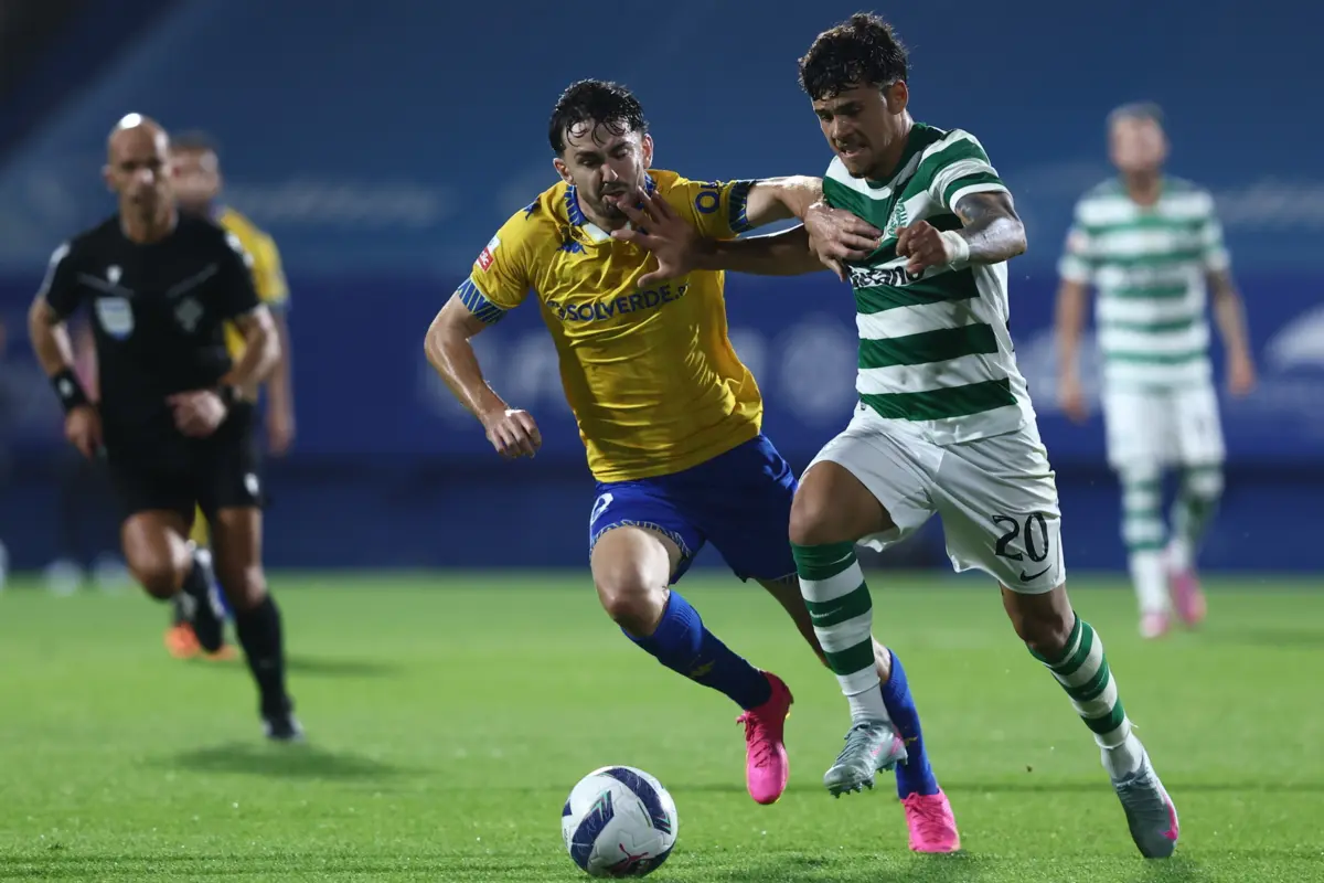 Holsgrove e Maxi Araújo