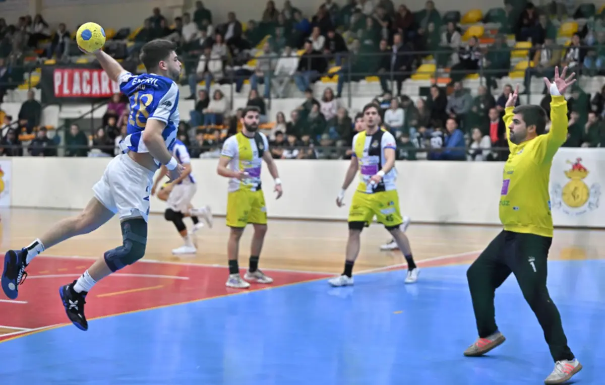 Zélu, que marcou sete golos, finaliza mais um dos ataques rápidos