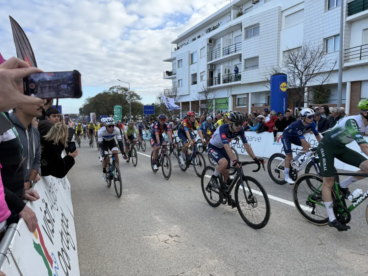 Imagem de contexto do artigo AP Hotels-Tavira-Farense suspensa 20 dias pela União Ciclista Internacional