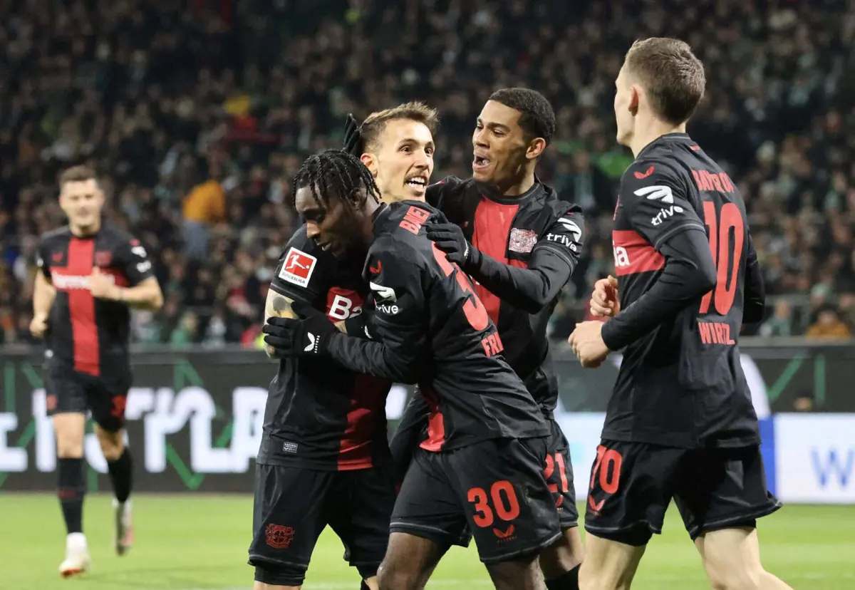 Grimaldo voltou a marcar pelo Leverkusen (Créditos: Focke Strangmann / AFP)