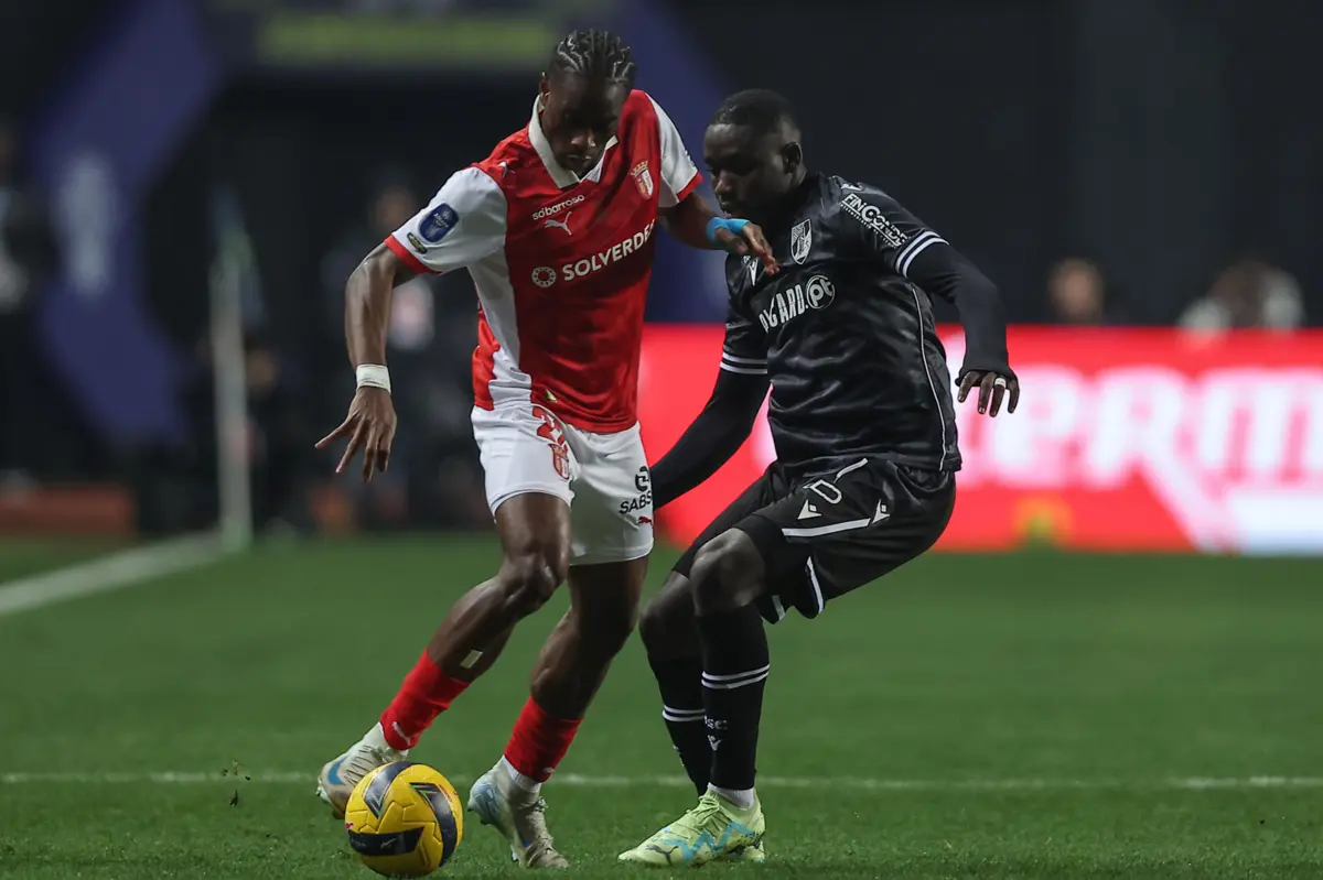 Mario Dorgeles abriu o marcador na marcação de um espantoso livre direto