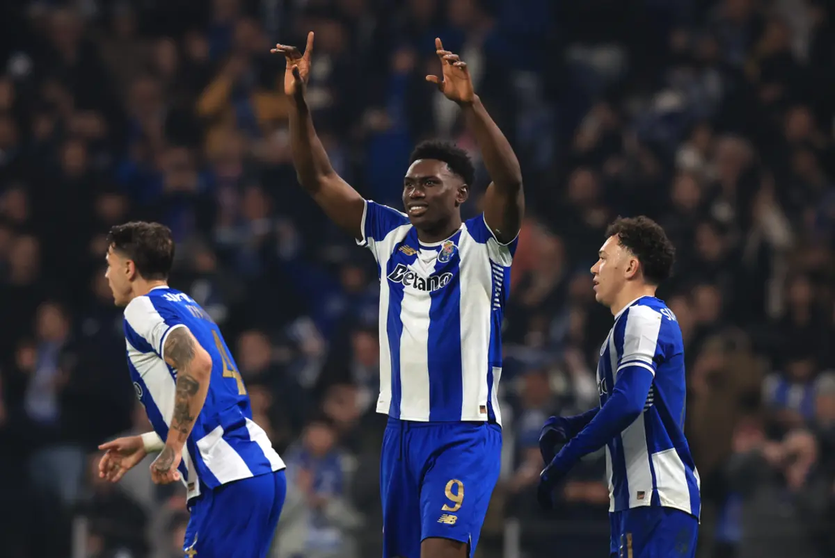 Samu bisou frente ao Aves SAD