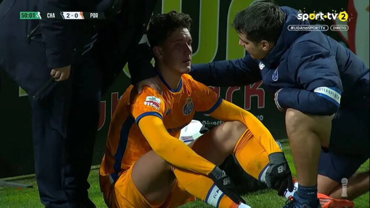 Imagem de contexto do artigo Deniz Gul substituído pelo FC Porto B após sofrer pancada na cabeça