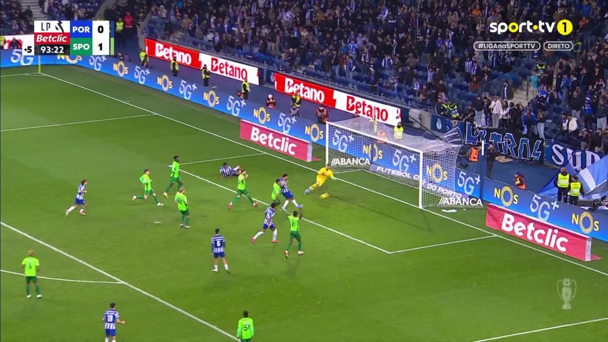 Imagem de contexto do artigo Namaso selou empate no FC Porto-Sporting com golo aos 90+4': ora veja