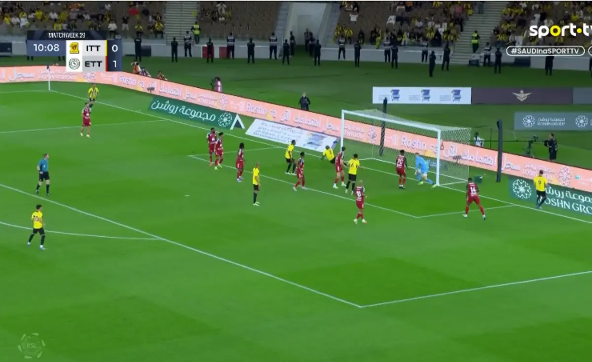 Imagem de contexto do artigo Danilo marca, até na própria baliza, e o Al Ittihad está perto do título saudita