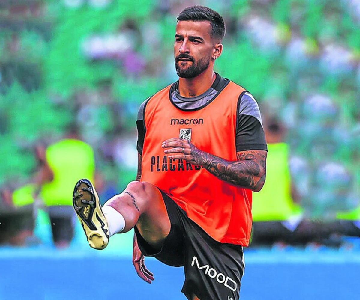 Tiago Sivla pisou o risco em termos disciplinares (Créditos: Vitória Sport Clube)