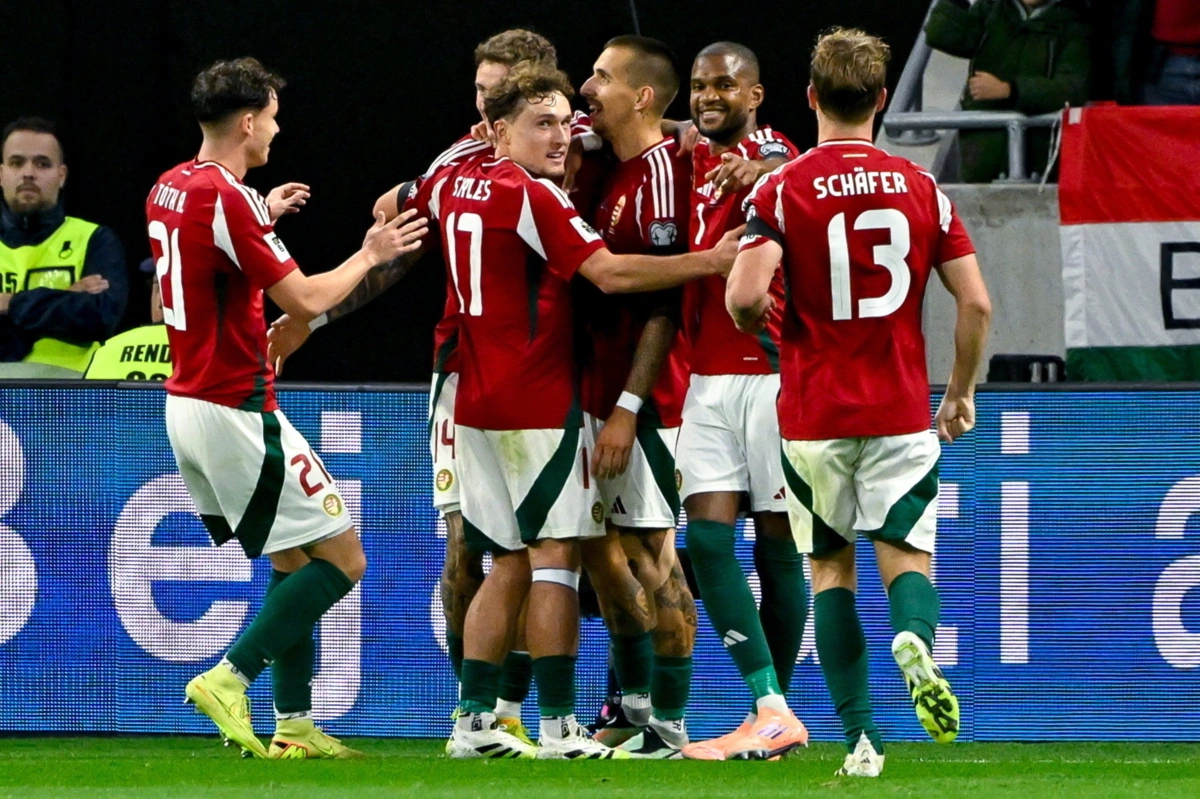 Jogadores da Hungria festejam golo