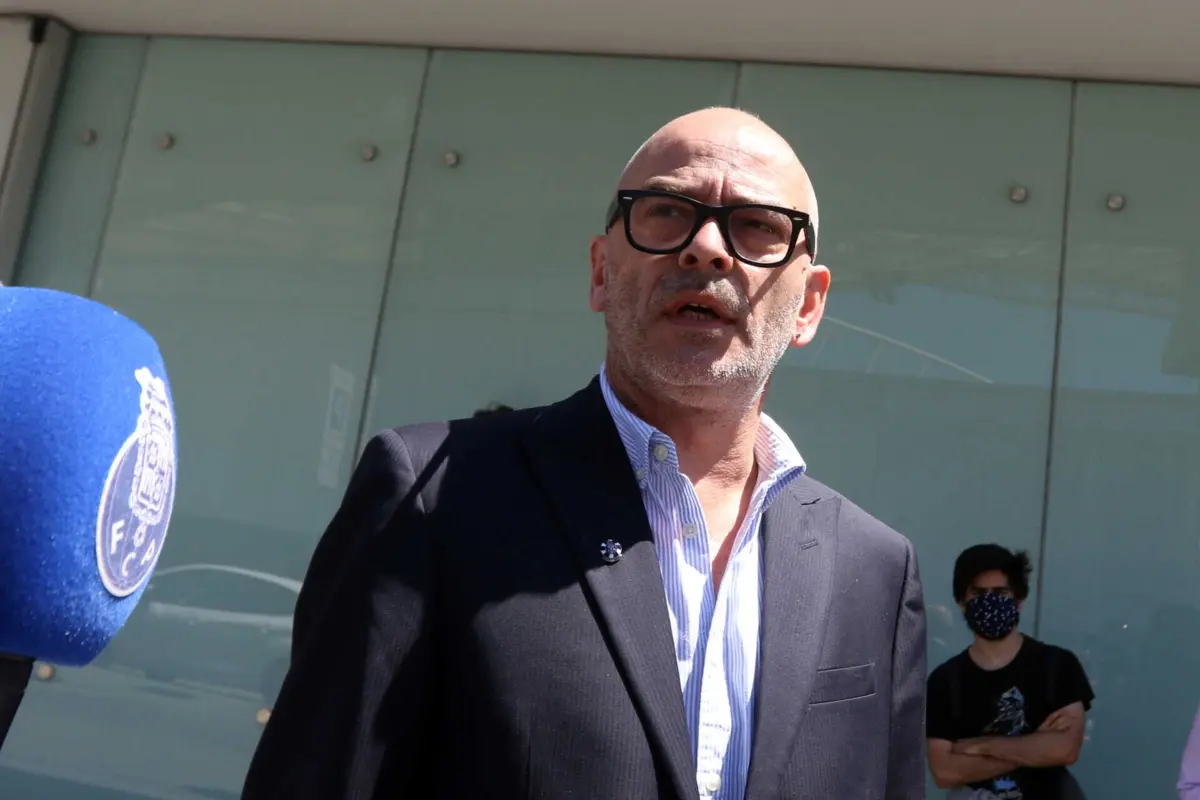 Imagem de contexto do artigo Nuno Lobo volta a "atirar-se" a Villas-Boas: "Cortaram fio da internet…"