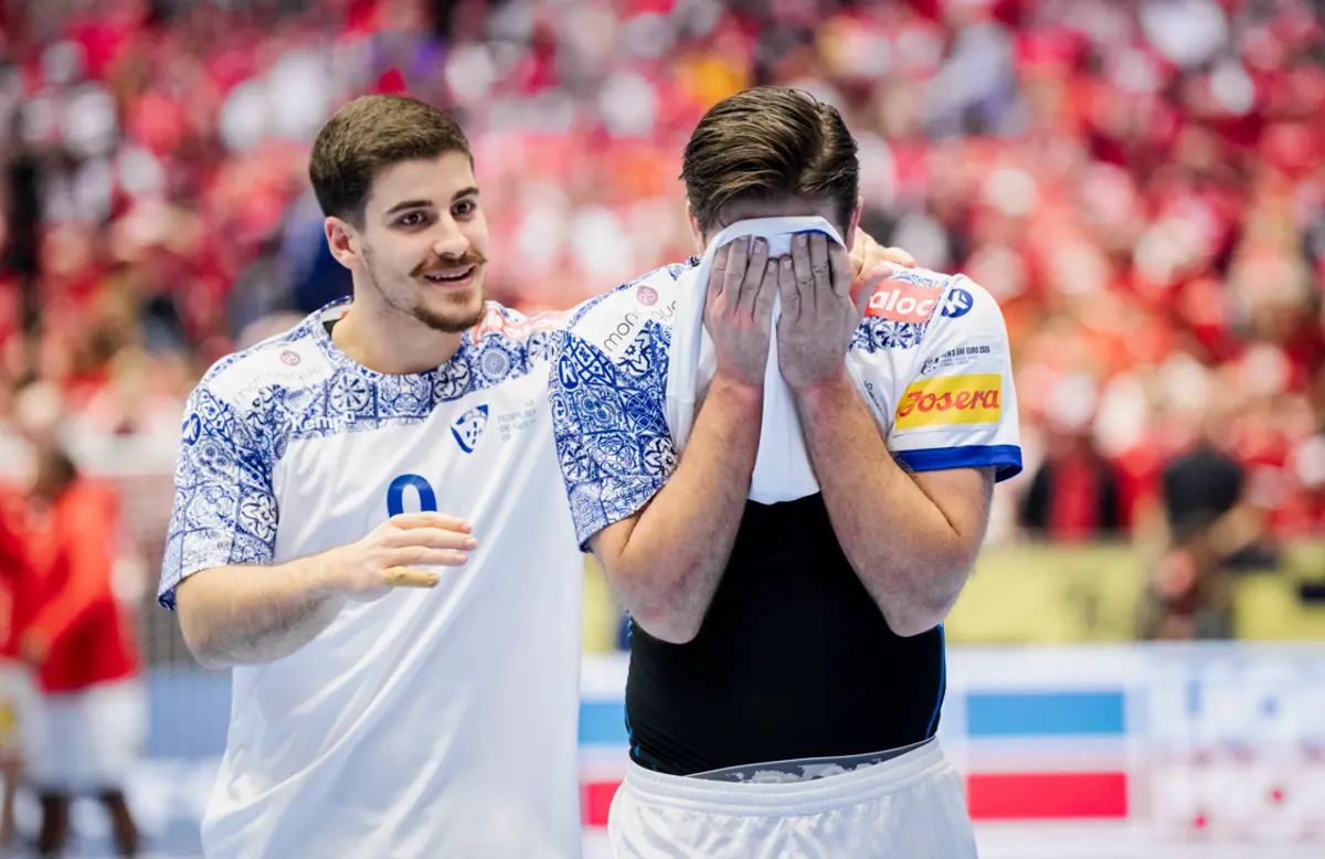 António Areia à direita