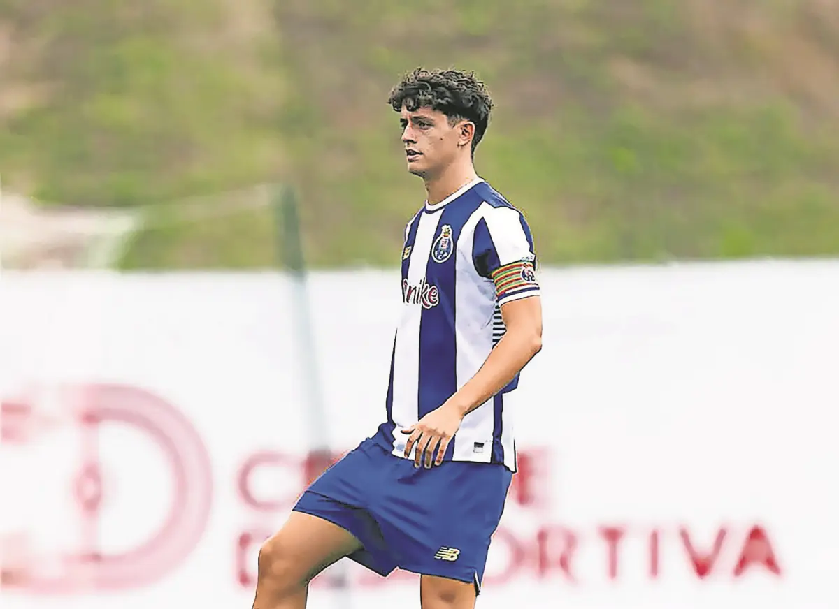 Imagem de contexto do artigo Martim Chelmik põe a capa e transforma-se lá dentro: O JOGO viaja às origens da promessa do FC Porto
