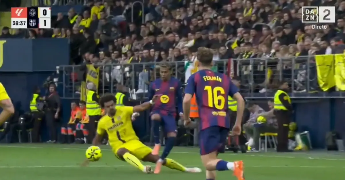 Imagem de contexto do artigo Villarreal-Barcelona: Renato Veiga expulso após entrada sobre Lamine Yamal