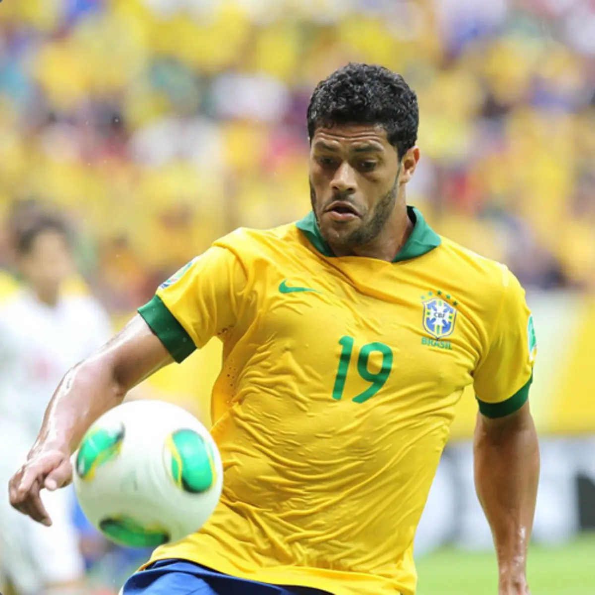 Hulk com a camisola do Brasil