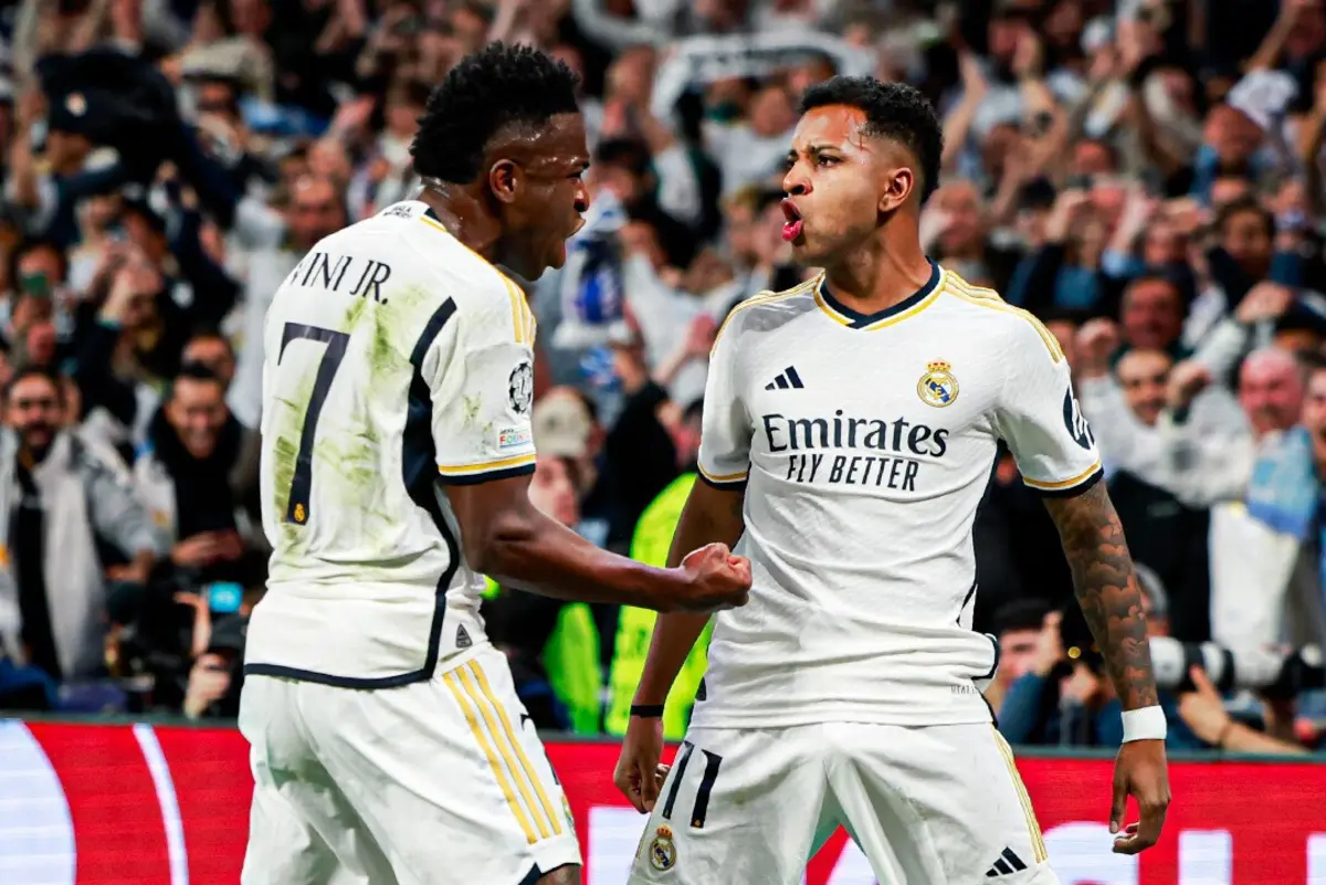 Rodrygo festeja com o compatriota Vini Jr. (Créditos: Real Madrid CF)