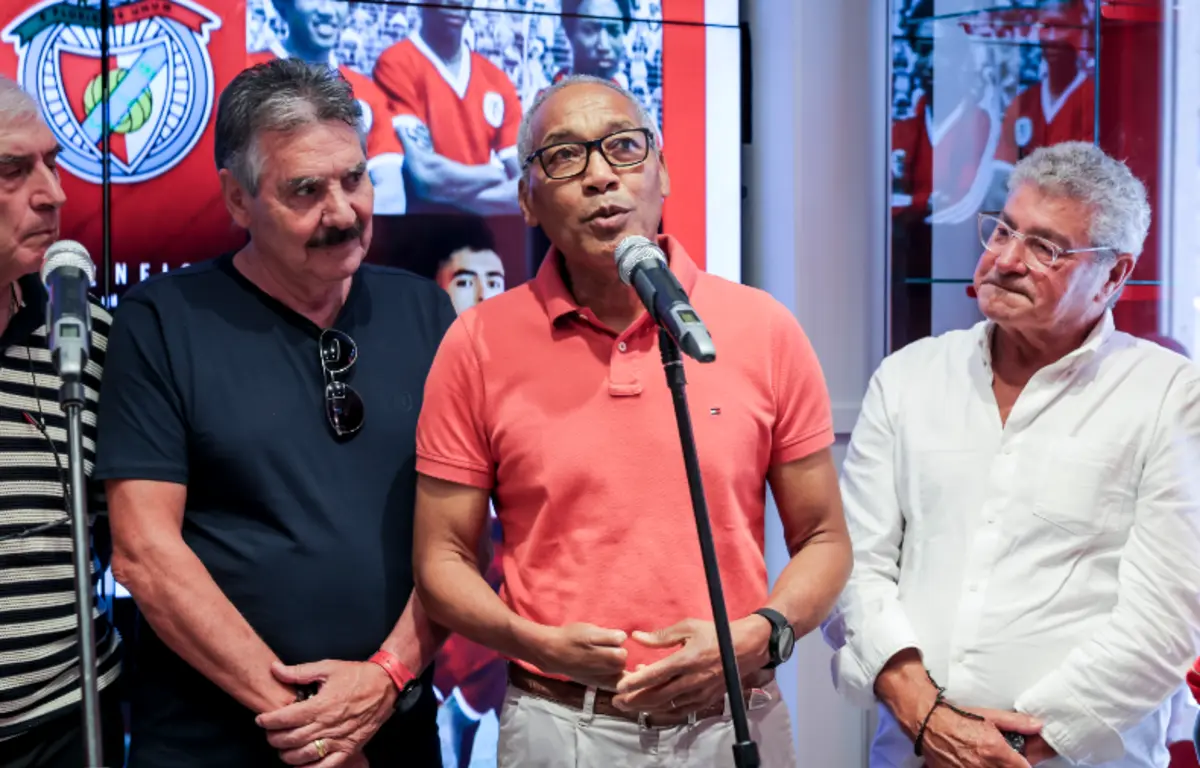 Shéu ao centro (Créditos: Gerardo Santos/Global Imagens)