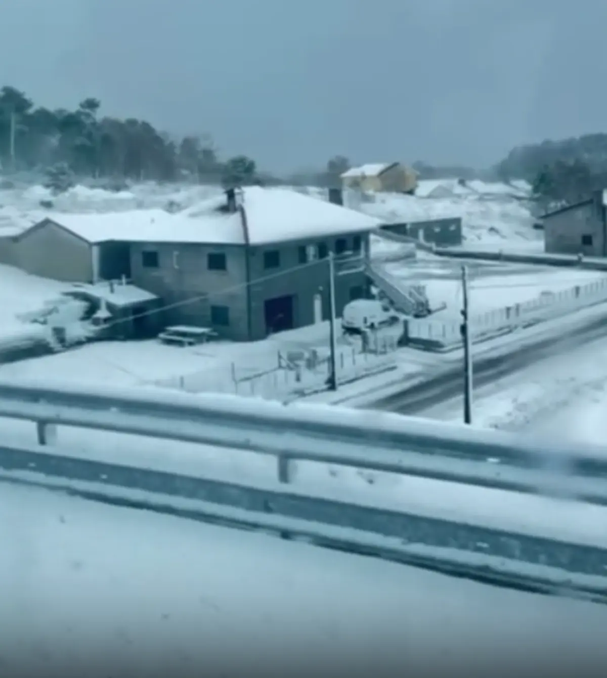 Imagem de contexto do artigo Equipa do Lourosa já está em Chaves e foi "recebida" por um manto branco
