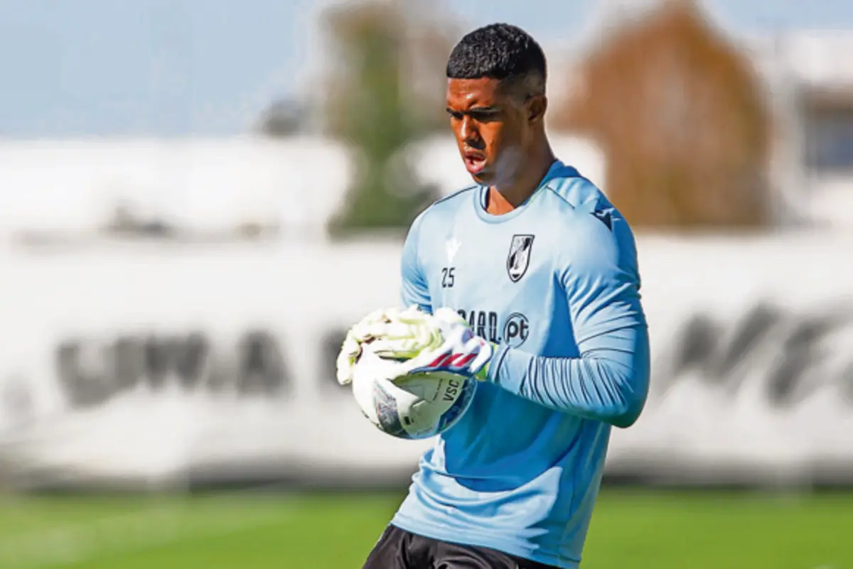 Imagem de contexto do artigo "Há gente que está sempre pendente do que faz o Vitória"