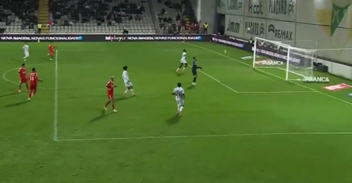 Imagem de contexto do artigo "Chapéu" de Aursnes completa goleada do Benfica ao Moreirense. Veja