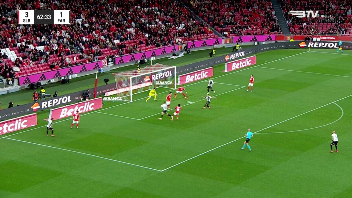 Imagem de contexto do artigo Rony Lopes marca e relança o Benfica-Farense. Veja o golo