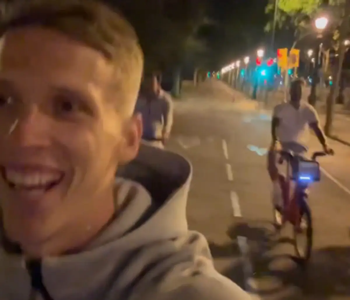 Imagem de contexto do artigo Quarteto do Barcelona foi de bicicleta ao hospital para festejar com Ferran Torres