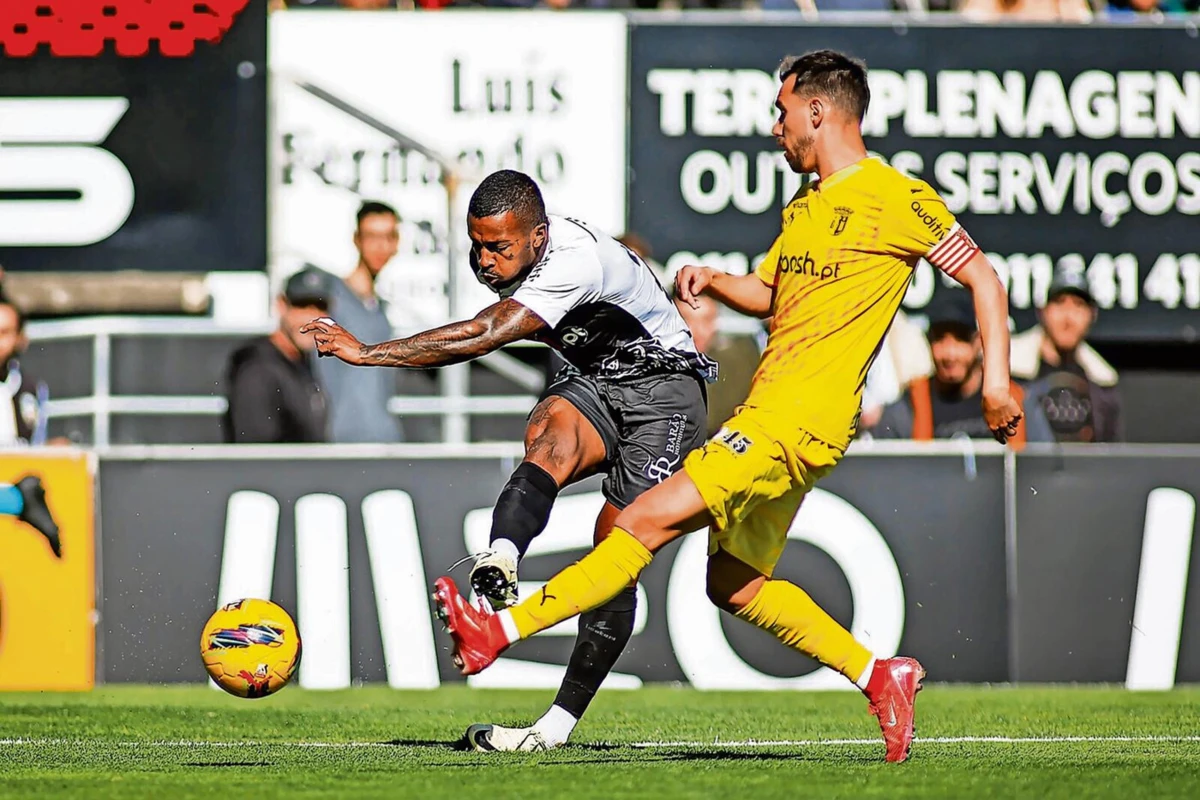 SAD vitoriana está a equacionar a contratação de Pastor: 34 jogos e duas assistências no Farense em 2024/25 (créditos: Farense)