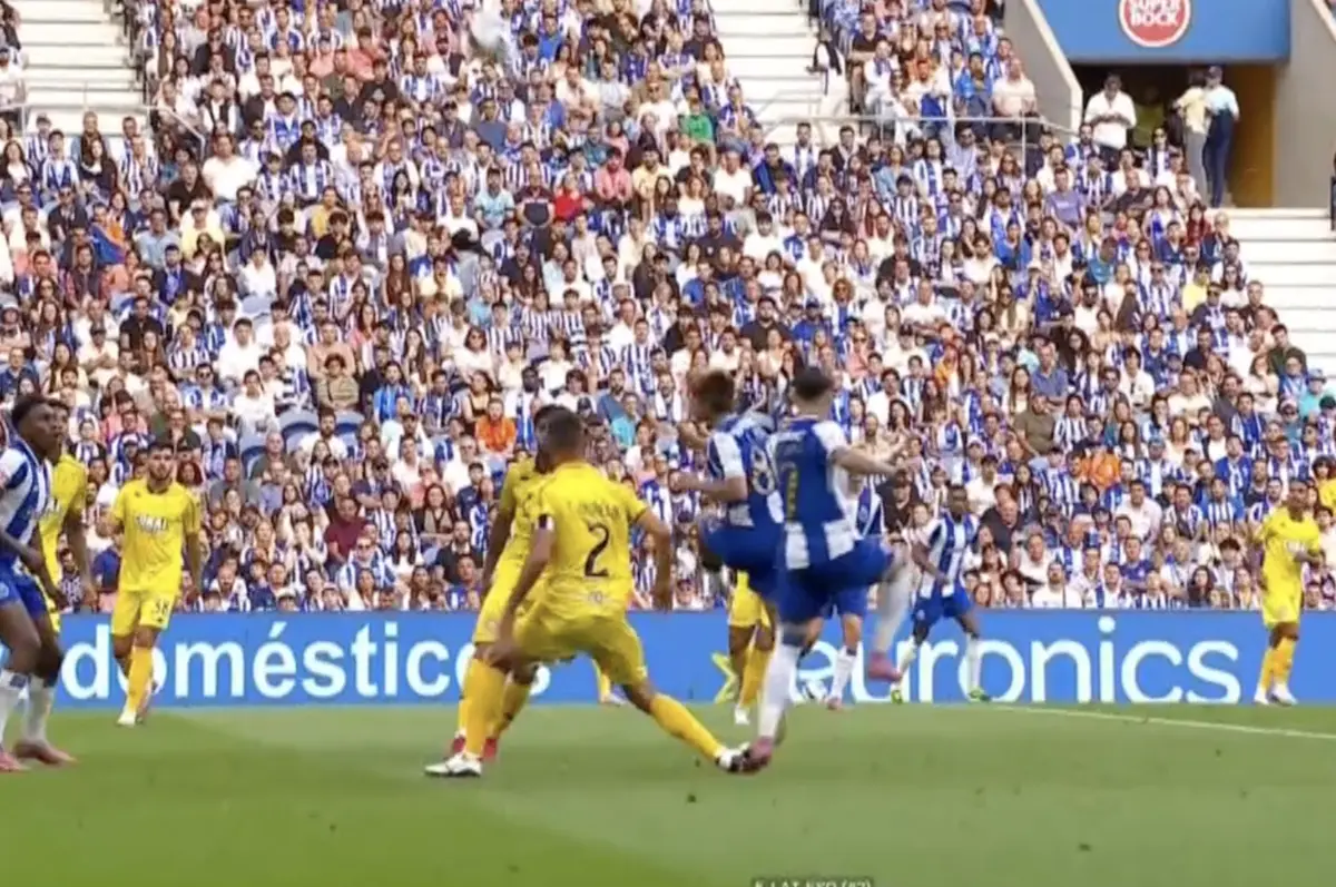 Imagem de contexto do artigo Tribunal O JOGO | Há penálti de João Aurélio sobre Borja Sainz?